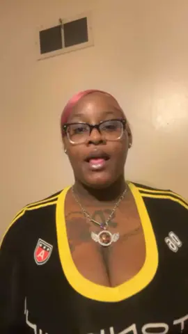 A post by @kiadiorr__ on TikTok caption: #tacotuesday #birriatacos#birriabombs