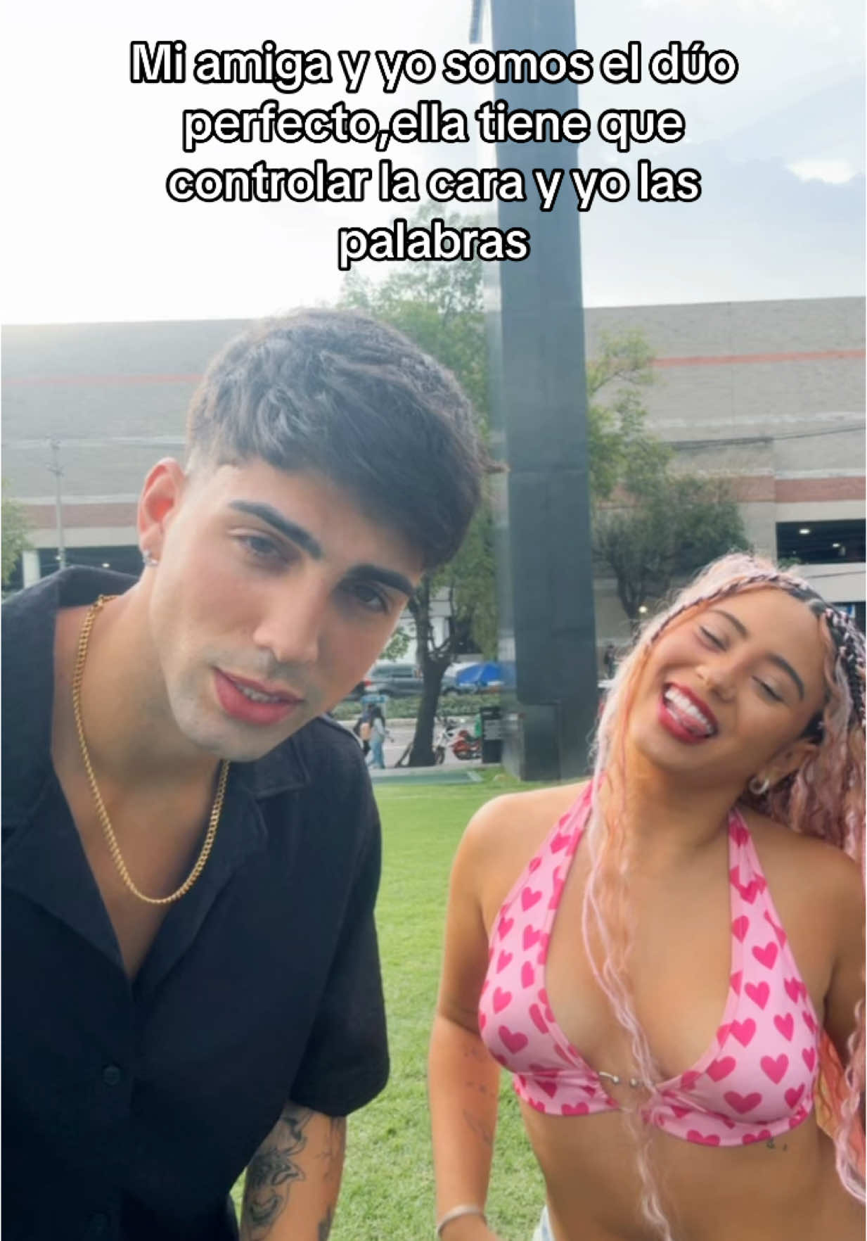 A post by @mateosarc on TikTok caption: Dúo dinámico 👏🏼🫵🏼 @LA MAFE TV 🌸 