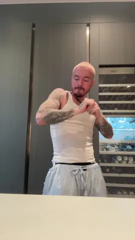 A post by @jbalvin on TikTok caption: Policia !!!!! 🚨🚨🚨🚨🚨🚨🚨🚨