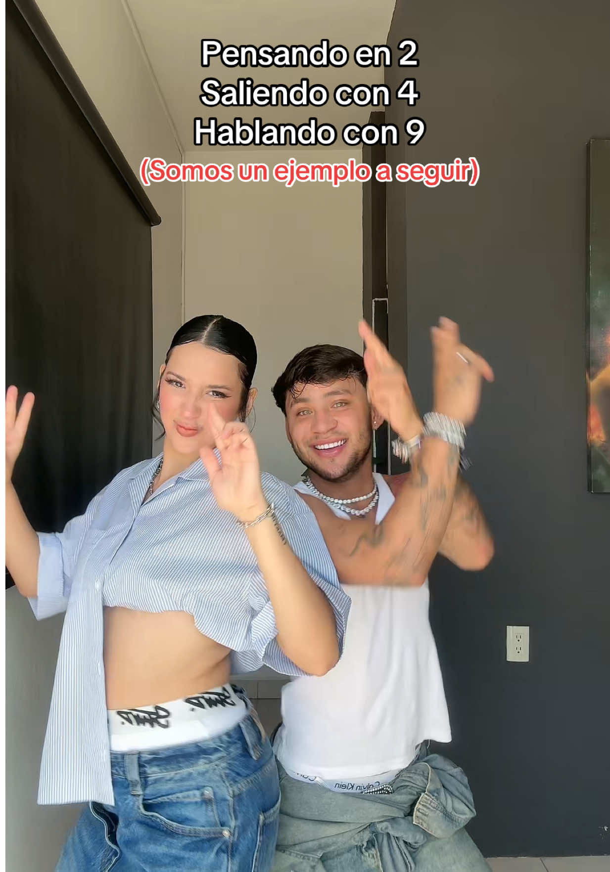 A post by @elrodcontreras on TikTok caption: ROD: con niños y niñas 🧔🏻‍♂️👩🏻 ESME: niños🧔🏻‍♂️🧔🏼‍♂️🧔🏾‍♂️🧔🏻‍♂️🧔🏼‍♂️