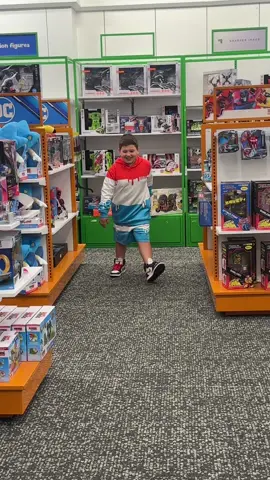 A post by @ilirian_cooks on TikTok caption: No creasing #nike #b101 #crease #ny 