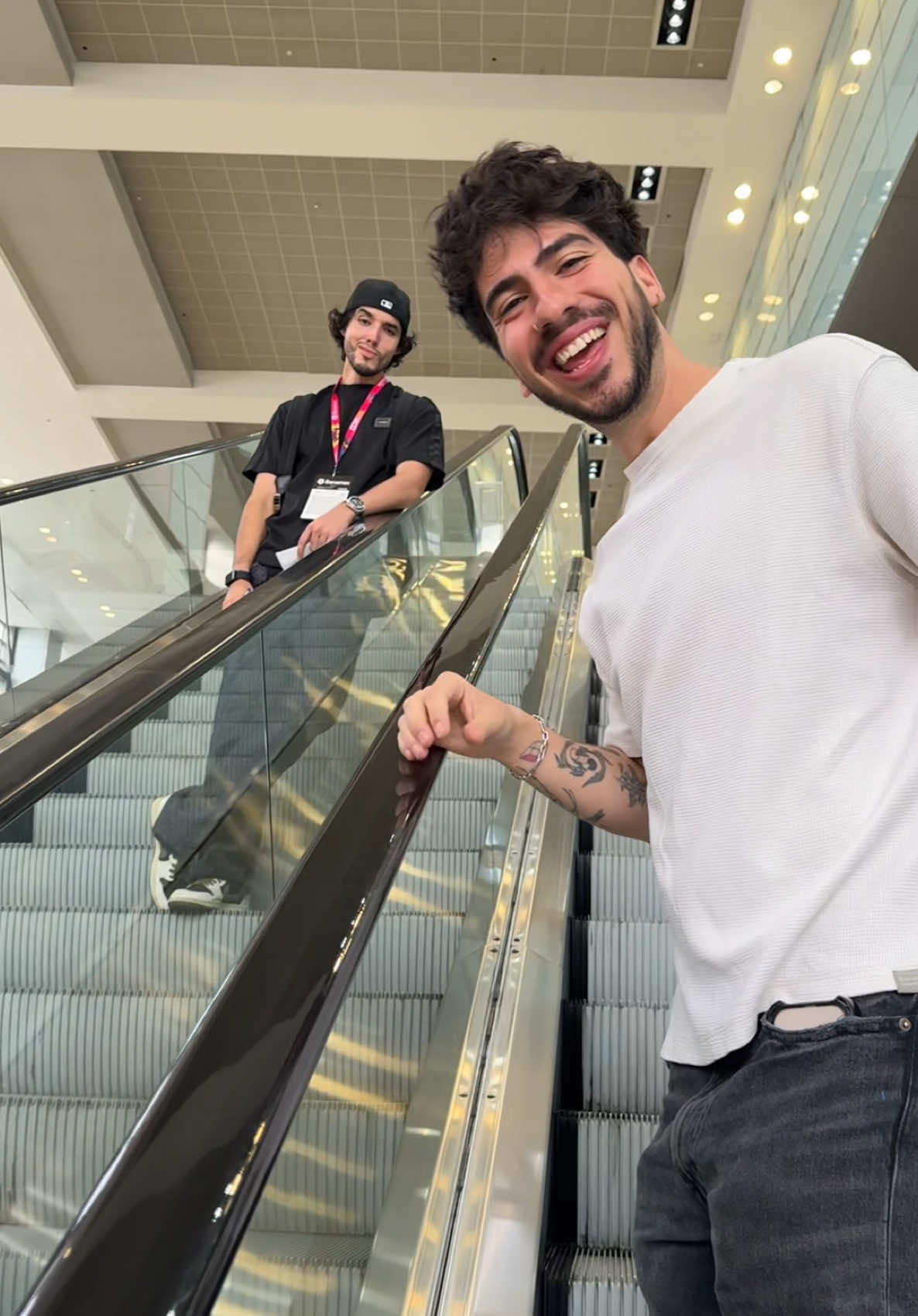 A post by @rickylemon99 on TikTok caption: un fan mas🗿