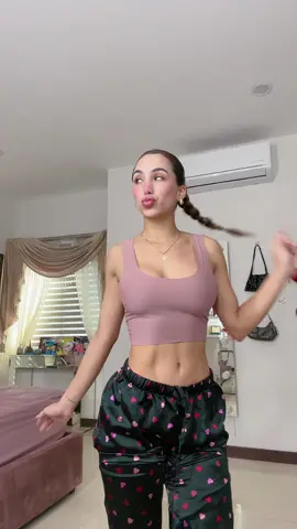 A post by @anahirioscc on TikTok