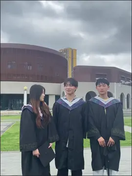 A post by @lovingyougaxina on TikTok caption: 好险 差点就亲上了