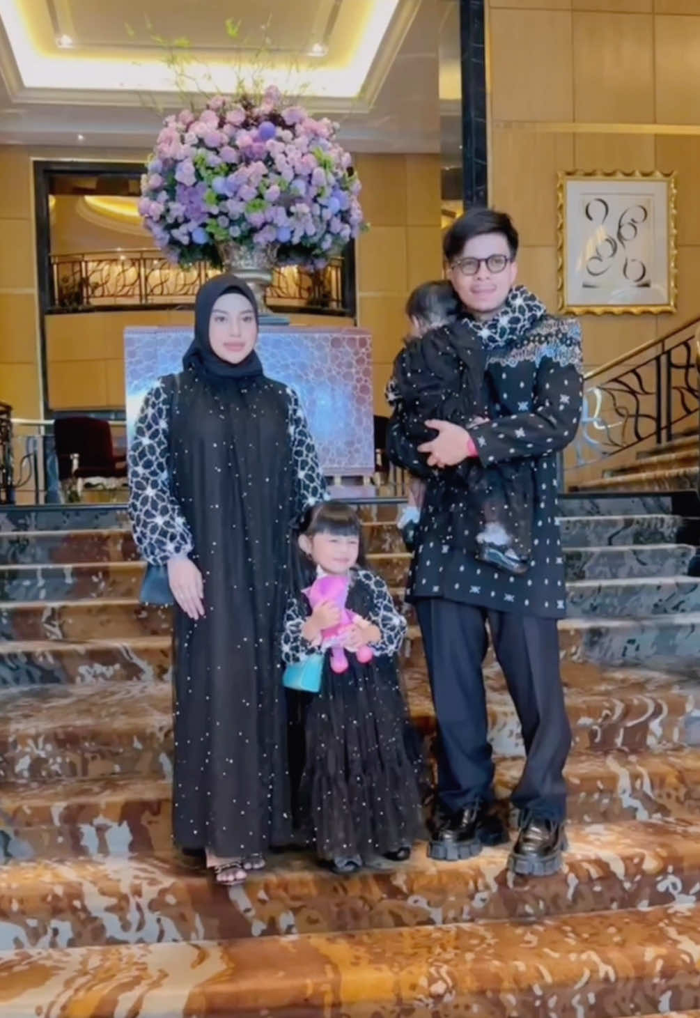 A post by @aureliehermansyahatta on TikTok caption: Alhamdulillah.. masih bisa kumpul kumpul lagi🥰💖