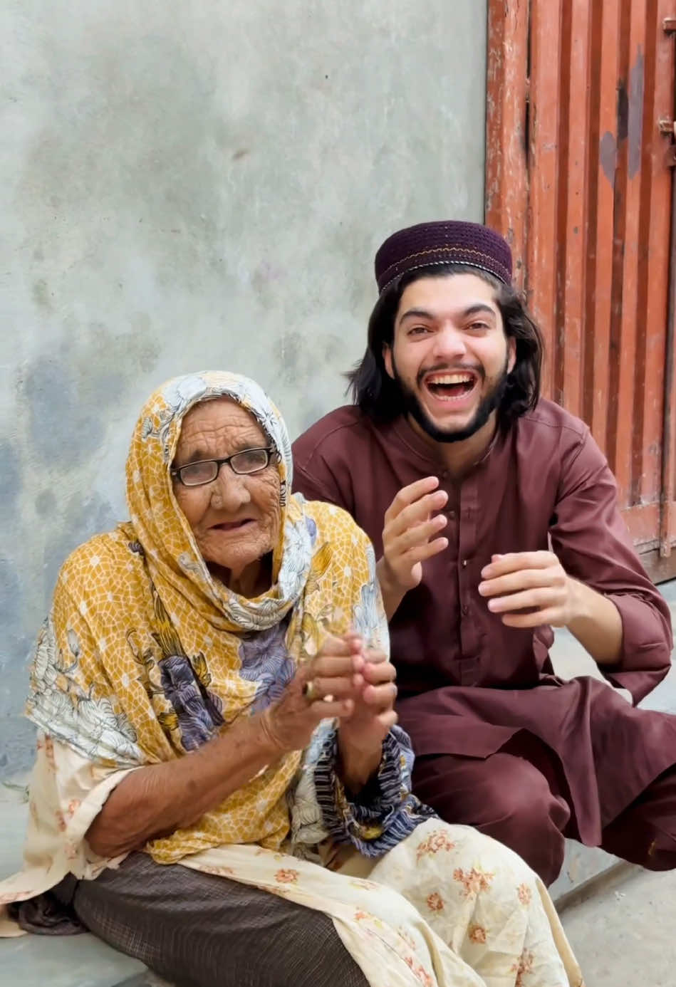 A post by @ali._.jutt900 on TikTok caption: Eid mnane ka maza to inky sath ha 🥺❤️ #alijutt900 #alijutt_bag_wala 