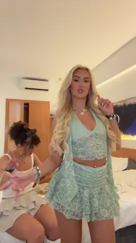 A post by @hannahslaney__ on TikTok caption: @amyloulouise_ 