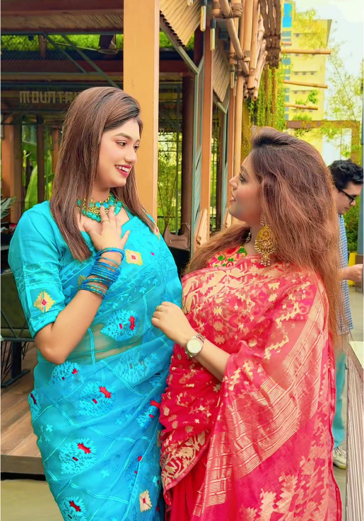 A post by @anjumanvibes on TikTok caption: Sobaike eid Mubarak 🌙🖤@Zakiya Sultana Kornia #mehjabin98 #mehjabinjr 