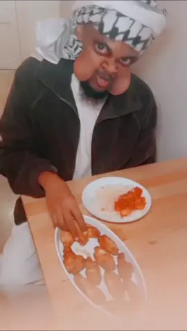 A post by @aydarusflip on TikTok caption: #@King Heybe #foryoupage #hiphop #musica #foryoupage❤️❤️ #comedia #motivation #duet #xamarcadey🇸🇴🇸🇴🇸🇴🇸🇴 #aydarusflip #somalitiktok #stitch #Viral #Viral #tiktok_india #india 