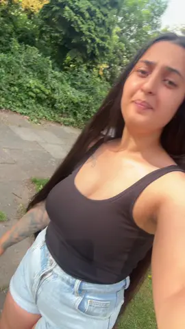 A post by @mihaelaoana13 on TikTok caption: #fyp #😎😜😜 