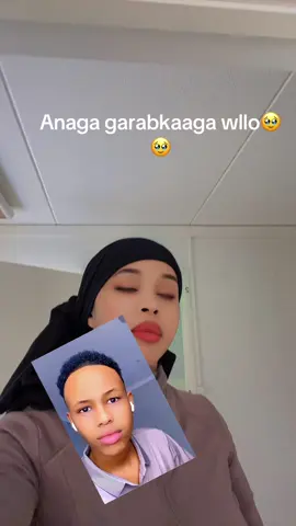 A post by @fartaxaaji43 on TikTok caption: 💋💋😍😍👑🥹hooyo la aan waa abaar 