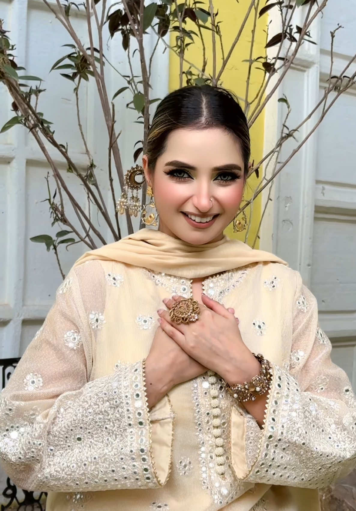 A post by @wardamalik94 on TikTok caption: Mubarak Edein unhein junhein tum Muyasar ho..😢🙂‍↔️😛#wardamalik94 