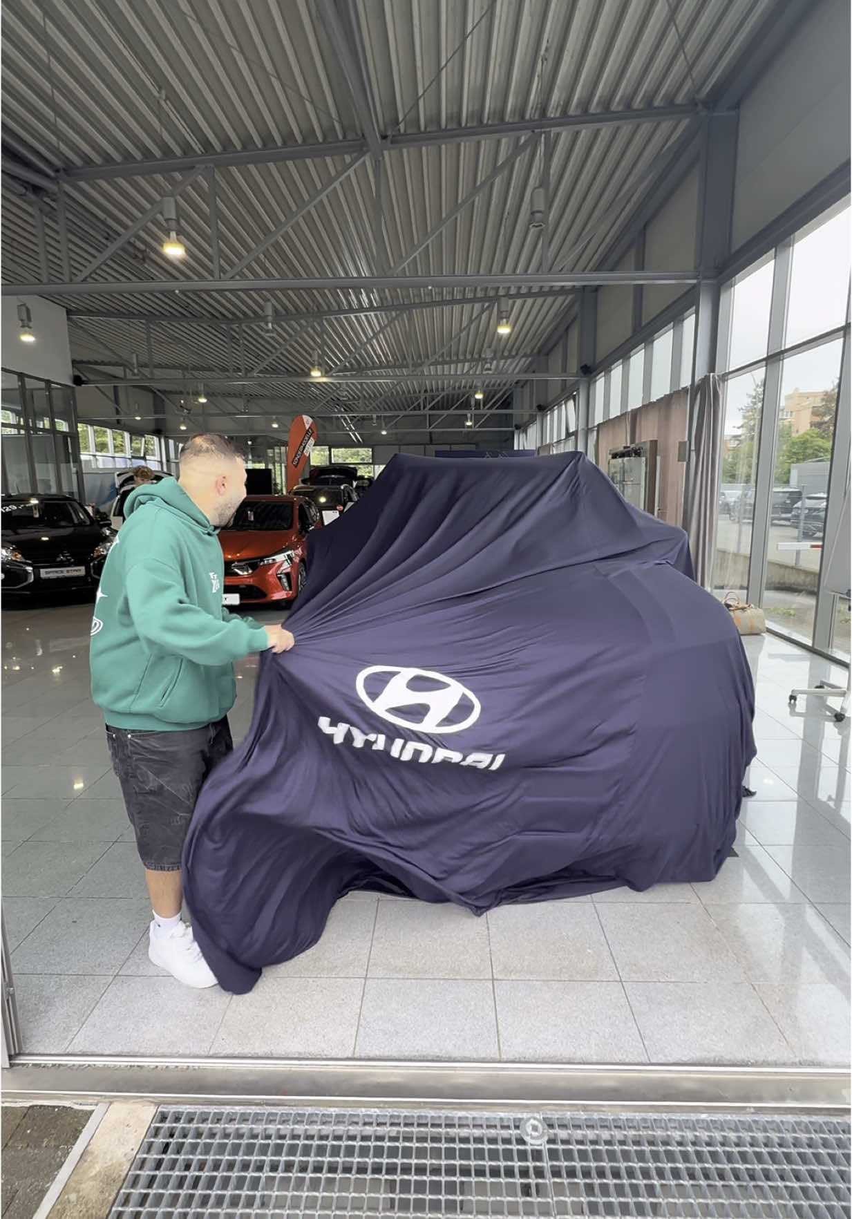 A post by @fmdaniel on TikTok caption: Meine neues Auto😍 ein halbes Schiff einfach.. 👀Ich kann meine Freude nicht beschreiben. Danke für Alles! Wie findet ihr es? #foryou #fyp #newcar #auto #viral #fmdaniel 