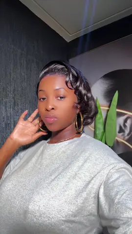 A post by @michellemk7 on TikTok caption: Tu attends quoi pour prendre ta part de perruques chez @ivylylafabuleuse #mkmichelleee❣️ #❤️❤️❤️❤️❤️ 