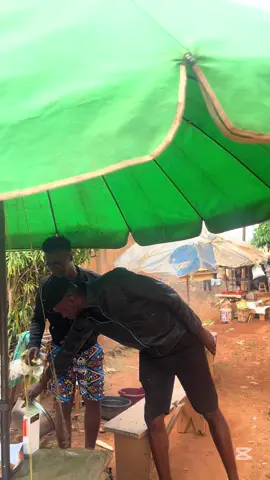 A post by @souverain.arthur2 on TikTok caption: Good Deal 😭😭😭.                  @@ Arrache Clou #😭😭😭😭😭😭😭😭🇨🇲🇰🇲🇬🇳🇧🇾🇧🇴🇬🇦🇨🇮🇬🇭🇧🇯🇨🇩🇧🇫🇨🇬🛬🧲☑️🆗🎥🎁 #videoviral #kinshasa🇨🇩 #f #arthufficiel #camerountiktok🇨🇲 