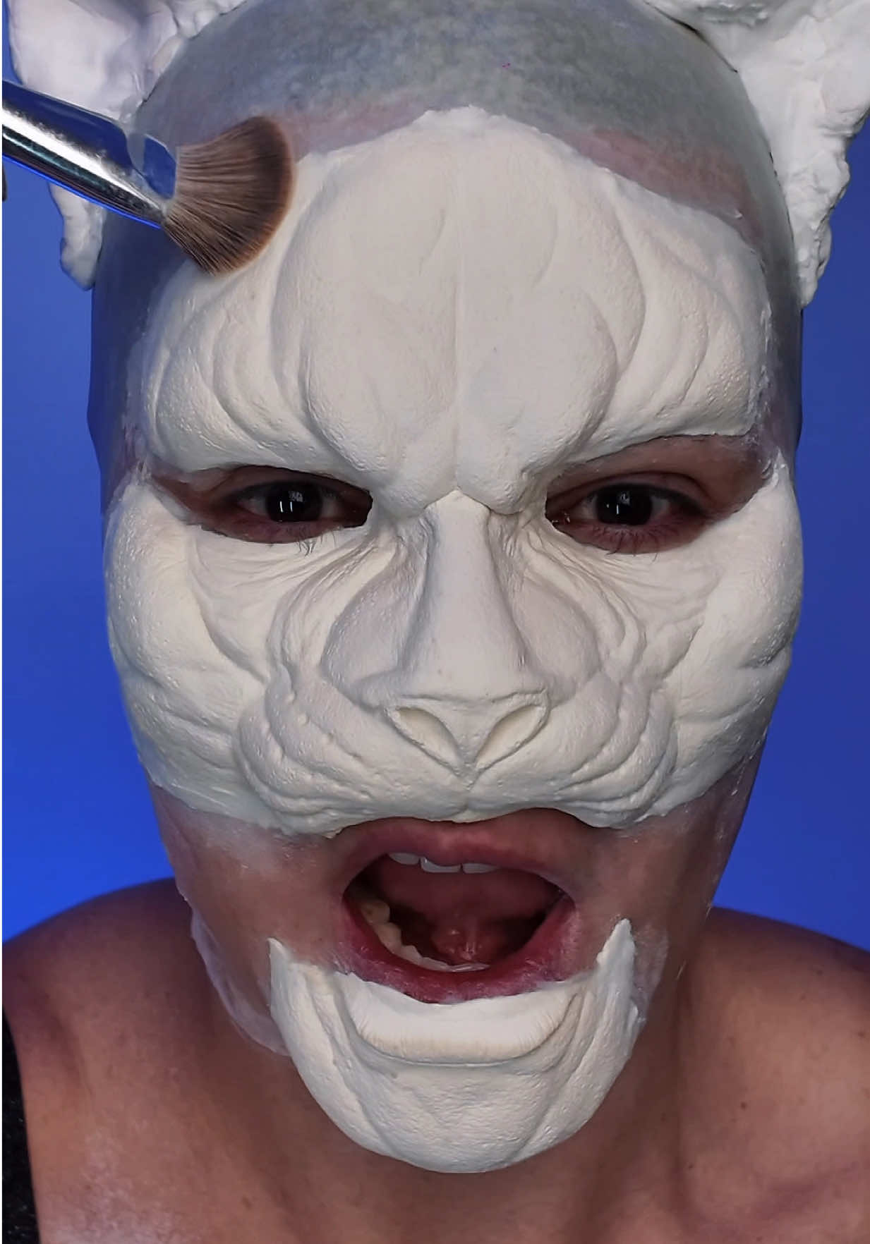 A post by @soyalexreyna on TikTok caption: EL ME MINTIÓ 💔 #mentiras #elmemintio #libredeser #alexreyna #belinda #fxmakeup #Pride #prosteticos @Alex Reyna Makeup 