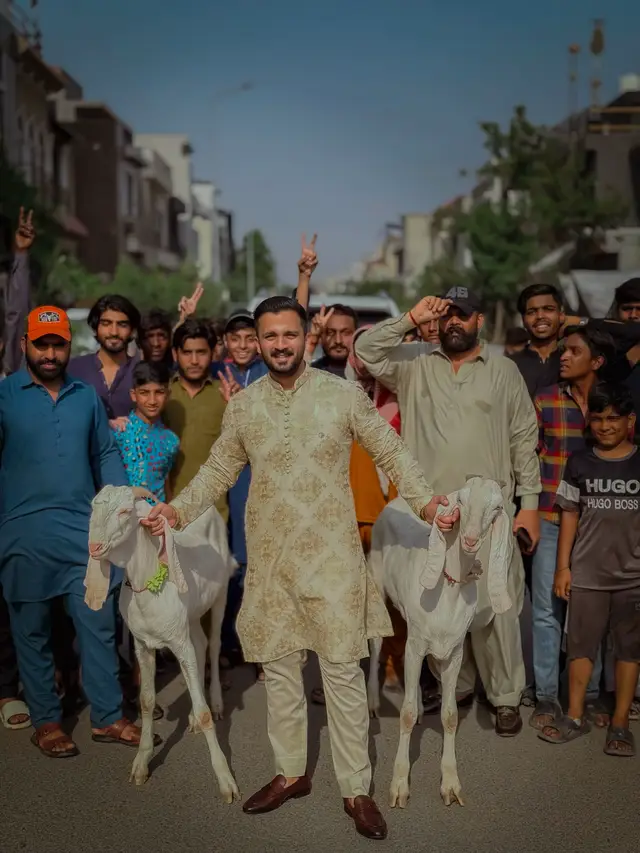 A post by @rajabbutt on TikTok caption: EID MUBARIK DOSTON 💕 #rajab 