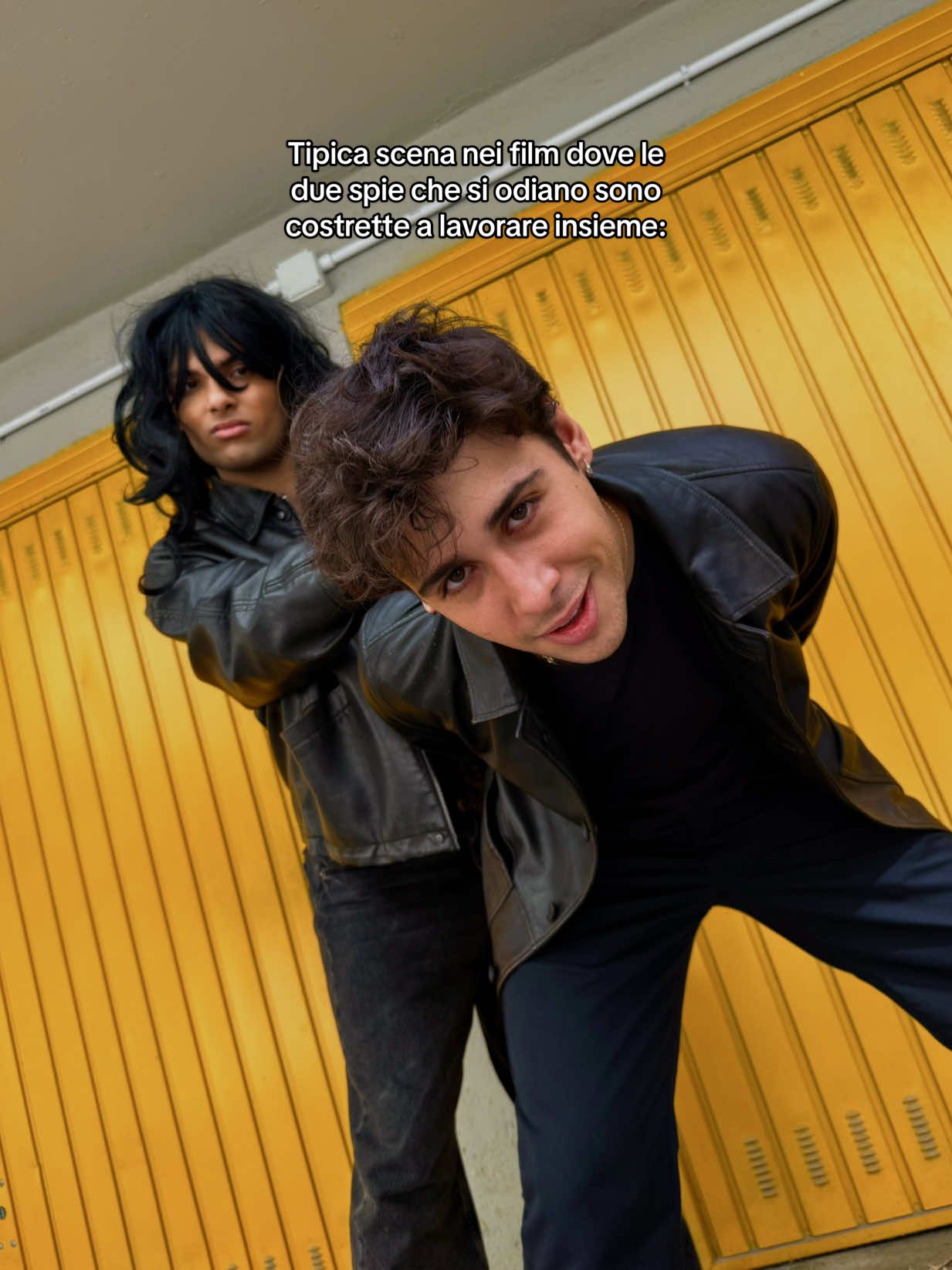 A post by @kiro_ebra on TikTok caption: Spoiler: alla fine del film lui le chiederà di sposarla in fondo a un sottomarino….con le manette.  #filmamericani #film #serietv #ragazzi #ragazze 