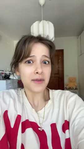 A post by @elifsaracishere on TikTok caption: Bu şarkı beni inanılmaz gaza getiriyo asiri MUTLU EDİYO ÇOK SEVİYORUM YASASİN BU SARKİİİİ