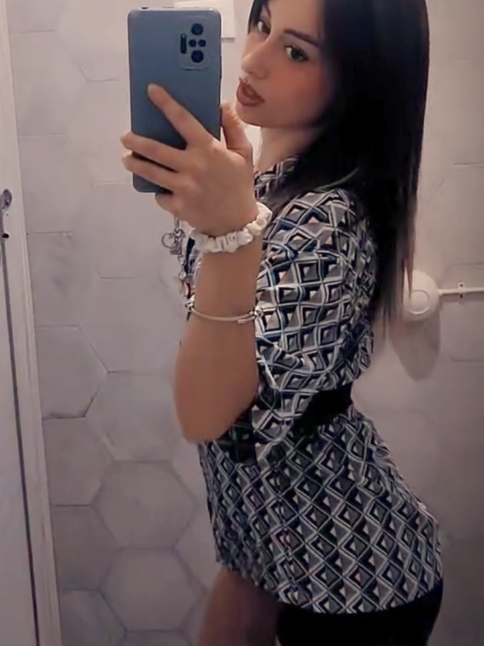 A post by @noemy_martini on TikTok caption: 🥰  #naomy #naomymartini #foryou #perte #porti #model #sunset #loveyou #amore #cute #girl #turin #torino #italia #italy #beauty #love #women #beautiful 