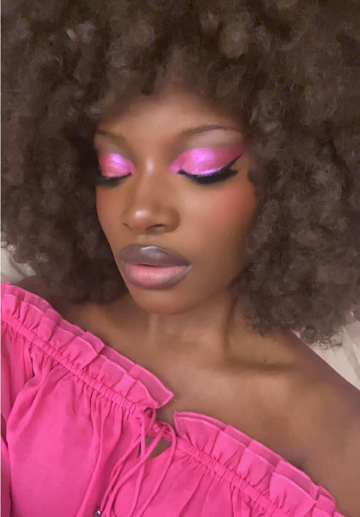 A post by @ on TikTok caption: my makeup the other night 🎀 #fyp #makeupinspo #eyemakeup #pinkeyeshadow 