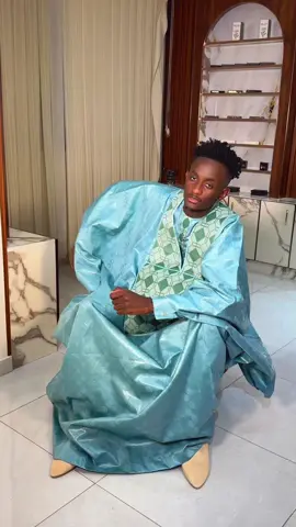 A post by @fallu_etsesvideos on TikTok caption: Bonne fêtes😍🩸🇸🇳Mes sang bal Len ma ak Deweneuty  ✂️ @MoDou MBow  Tissu @WuriBa 