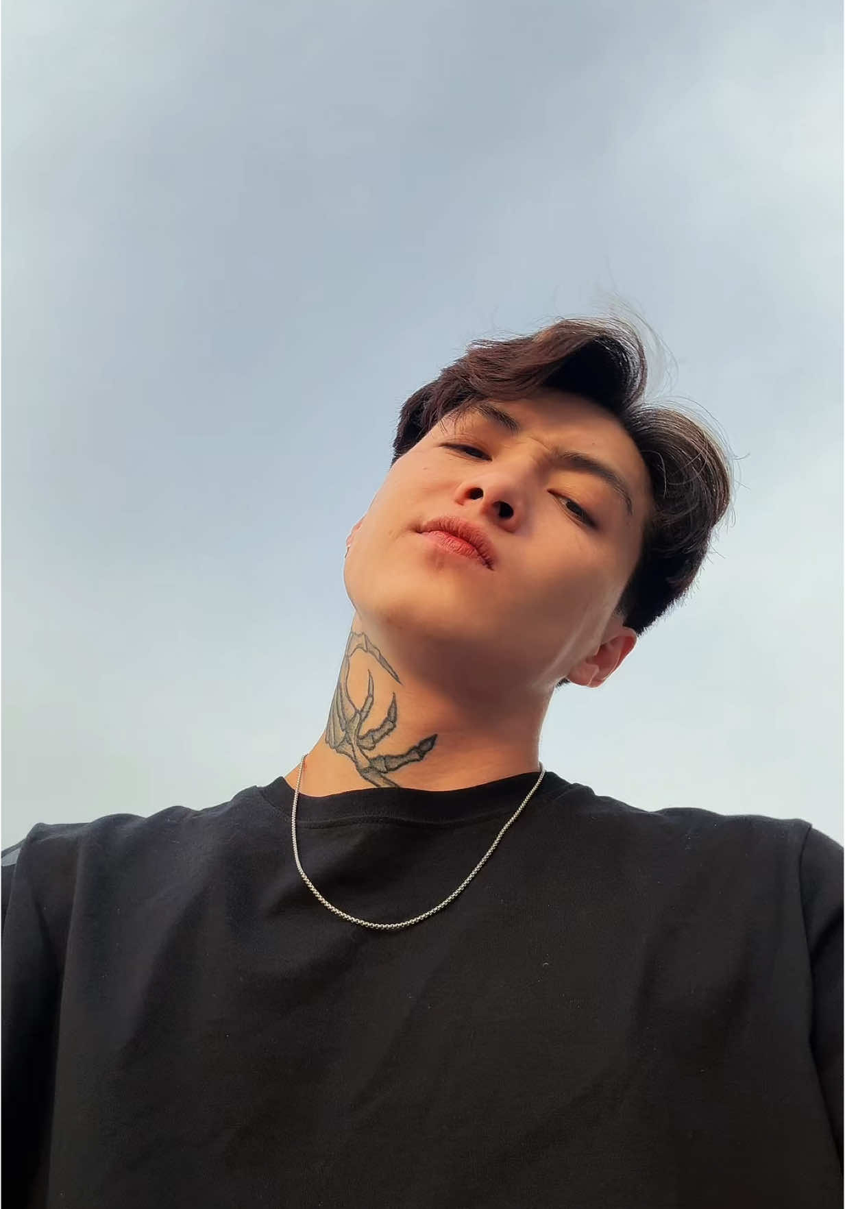 A post by @ten_yujin on TikTok caption: shake it 🙃