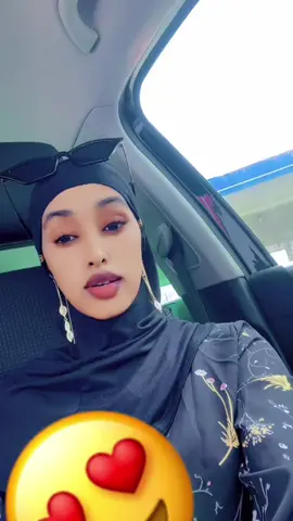 A post by @khadrabid1 on TikTok caption: #somalitiktok #CapCut #foryoupage #puntlander🇸🇱 #fyp #🍯🍓💐🤎☔️ 