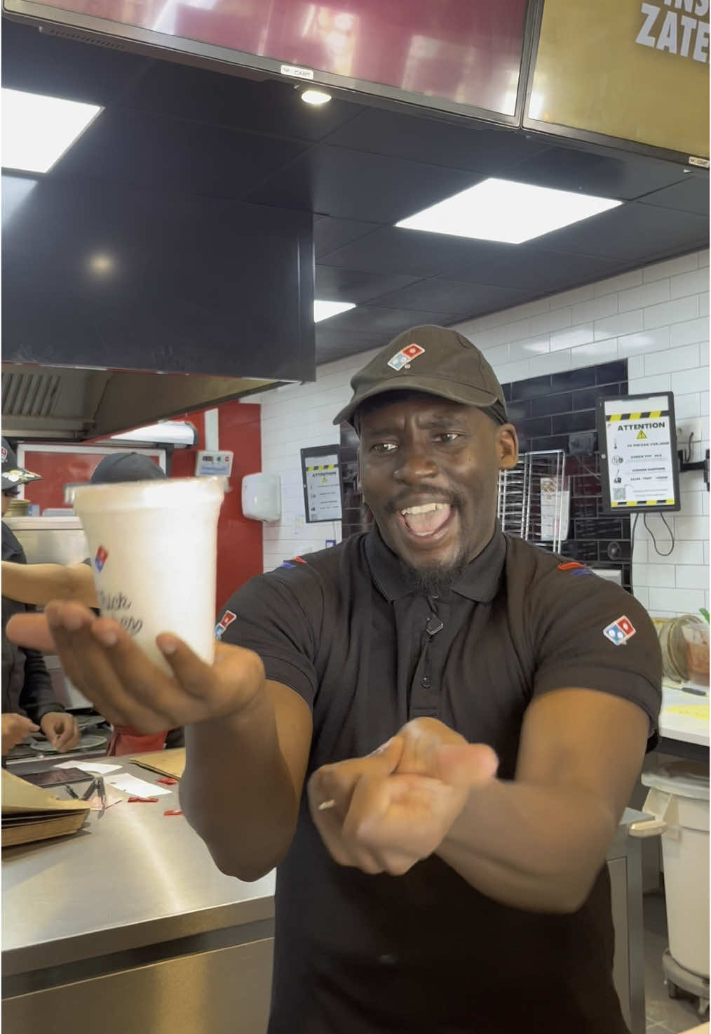 A post by @stevebradaa on TikTok caption: #ad  Venez goûter le nouveau protein thick Shake de chez @Domino’s Pizza Belgium 💪🏿 #honourthecraving 