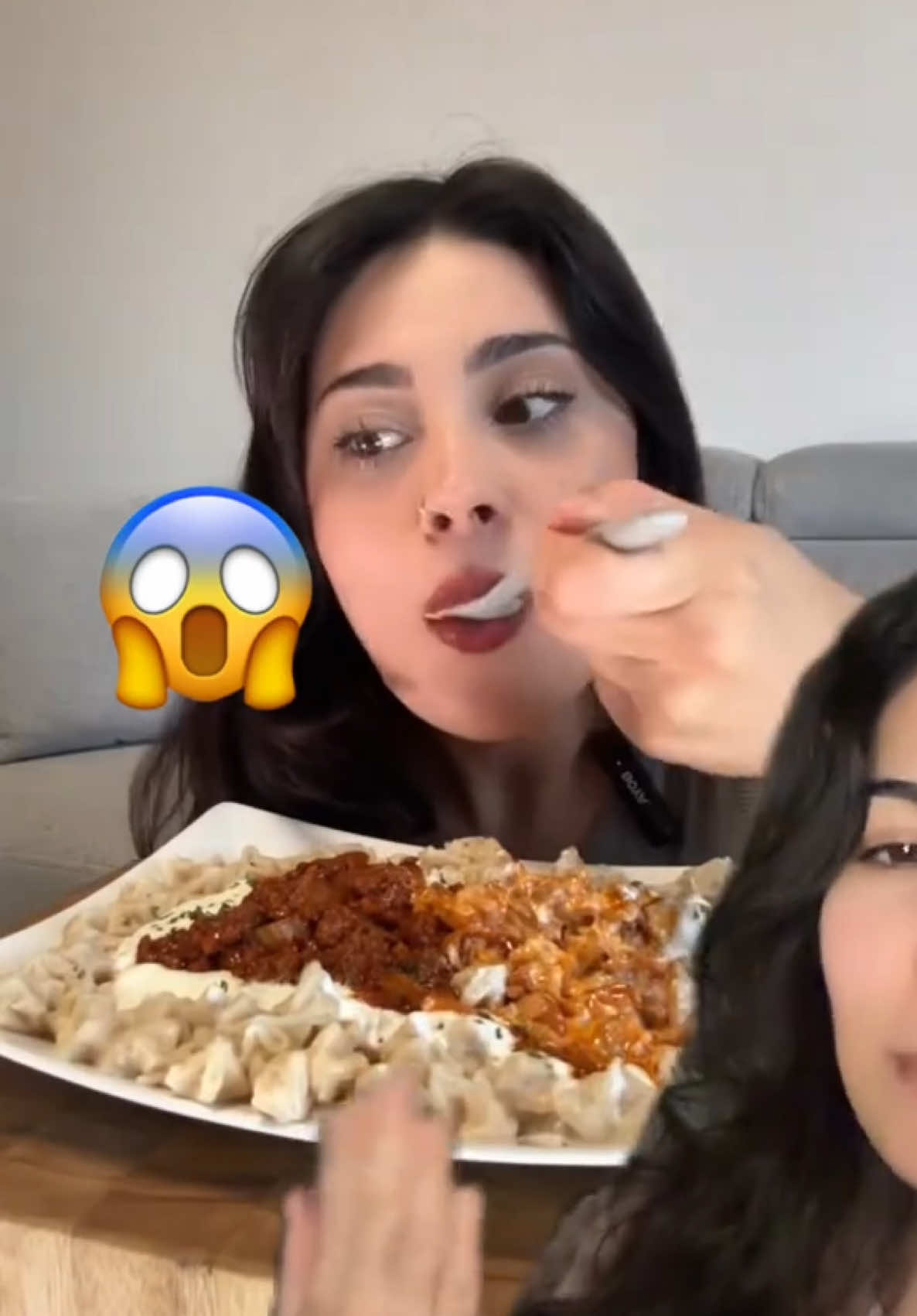 A post by @deneywoman1 on TikTok caption: Benden önce kimi izlediniz?🤓 #keşfetteyizzz #keşfetbeniöneçıkar #keşfet #deneywoman #5minutecrafts #hayathileleri #pratikbilgiler #pratiktarifler #mantı 