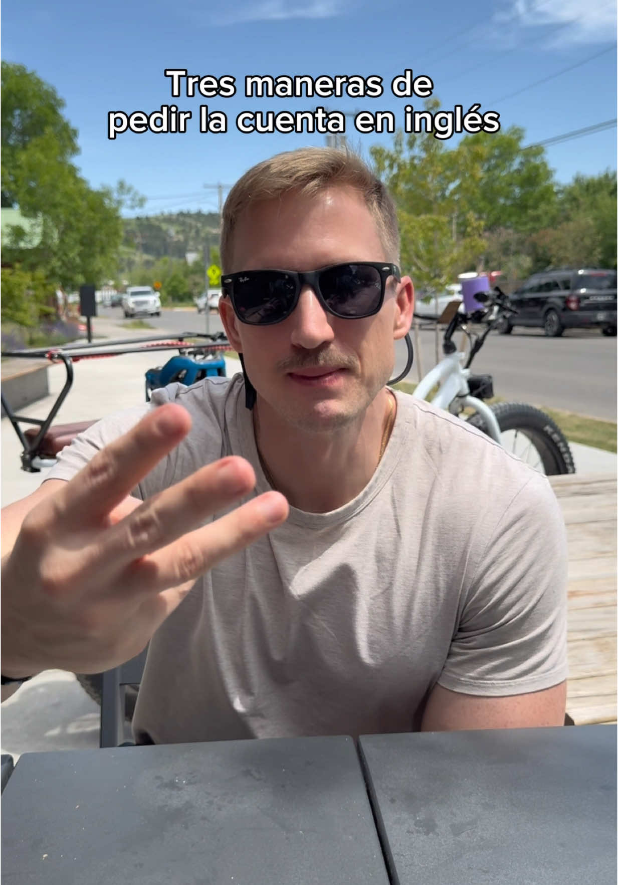 A post by @spencerconoce on TikTok caption: Y todos quieren decir la misma cosa. 
