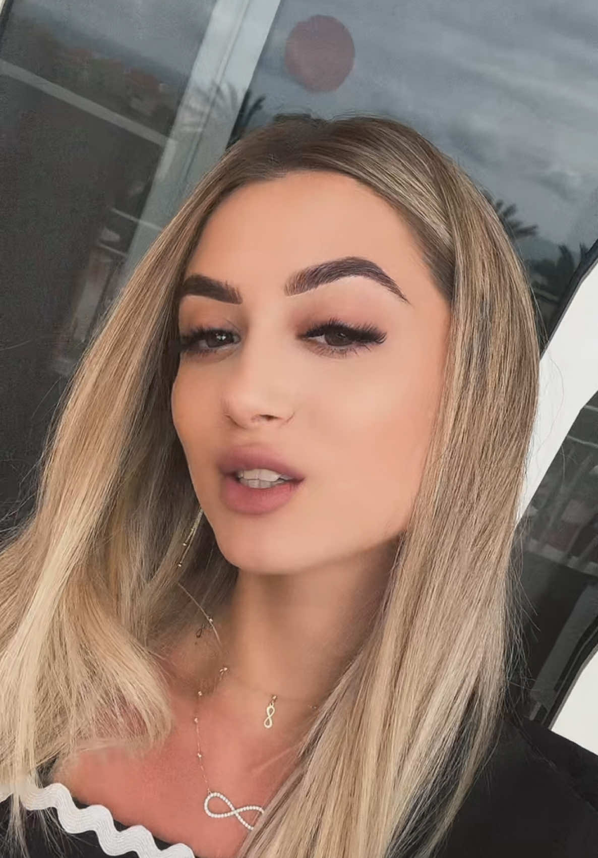 A post by @claudiamihalcea12 on TikTok caption: #imiplacecandmasuna #tenerife🇮🇨 #foryoupage 🤍🖤