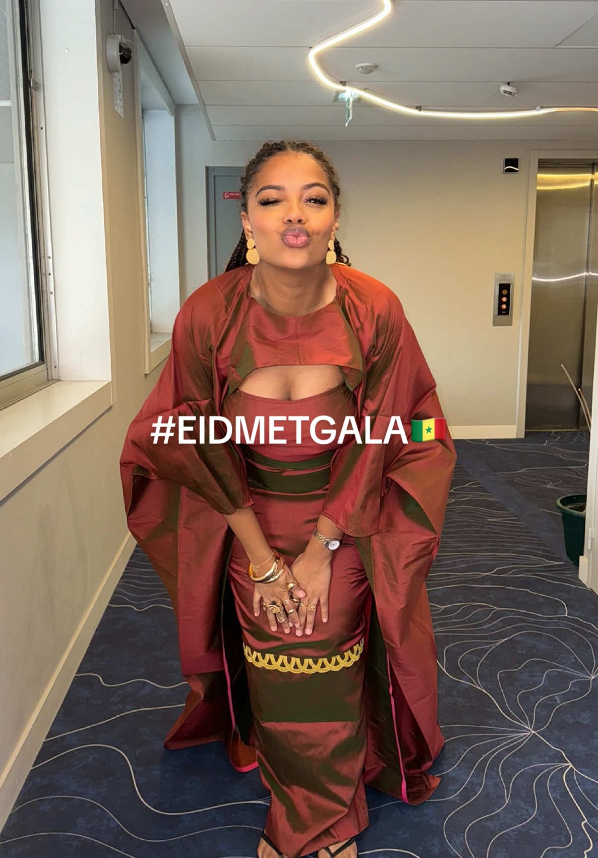 A post by @ on TikTok caption: For the culture🇸🇳  Dewenatyyyy sama gars yi!!❤️@Assia_Outfits 