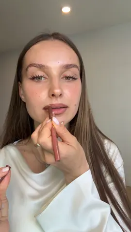 A post by @jindaouis on TikTok caption: My New fav lip combo  @Charlotte Tilbury  @flawlessbeauty 