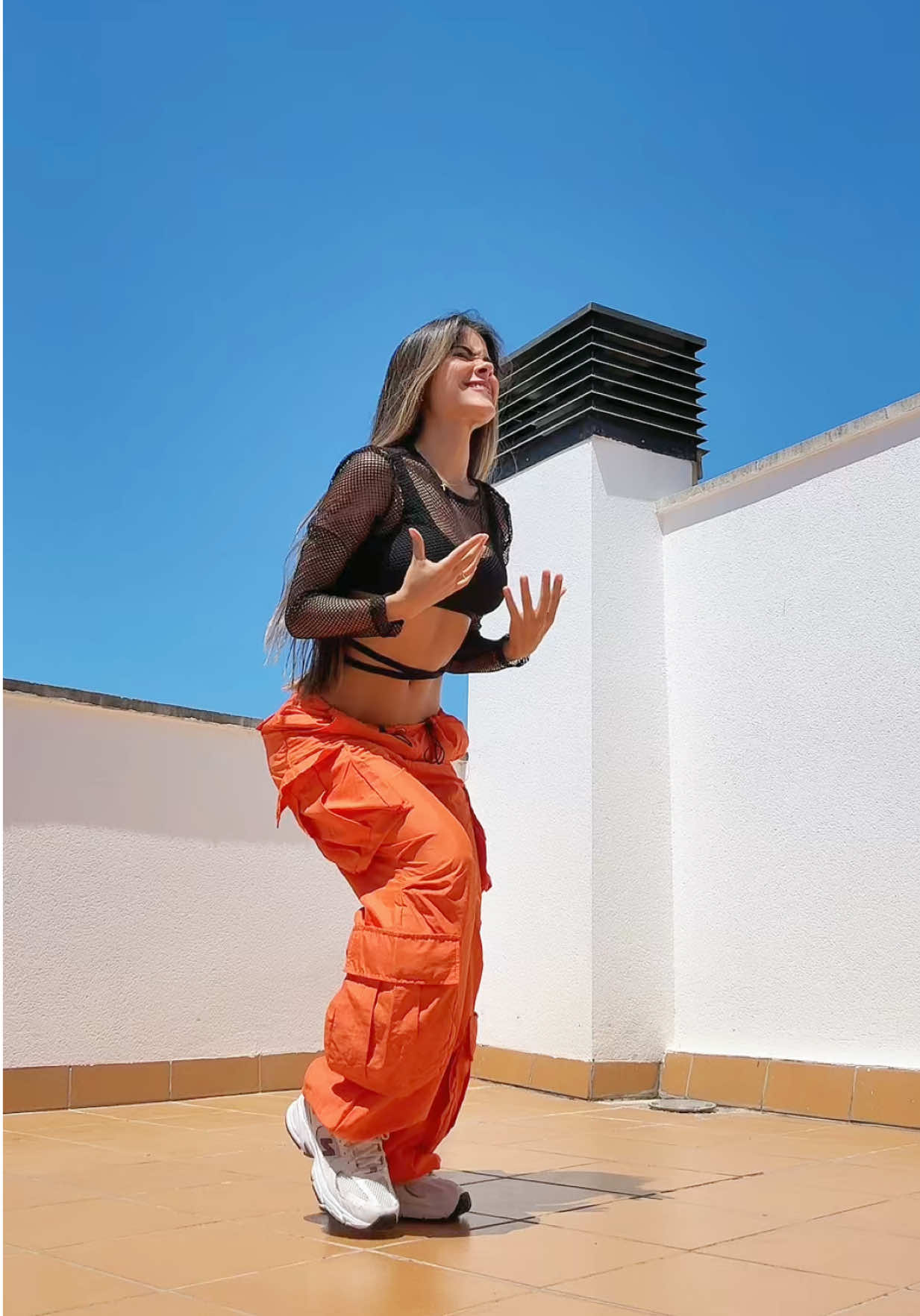 A post by @aragomezr on TikTok caption: Devórame otra vez 💃 