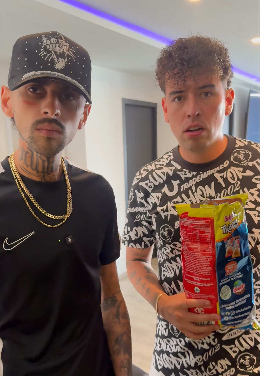 A post by @miguelbeas_9 on TikTok caption: Espero que sepa nadar 🤷🏻‍♂️😂 @ValdaaSantos @Alí Izquierdo #comedia #parati 