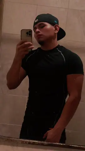 A post by @sonyjohnn3 on TikTok caption: Sensacional #gym #calistenic mi ego sube 1,2,3,4,5,6,7,8,9 10