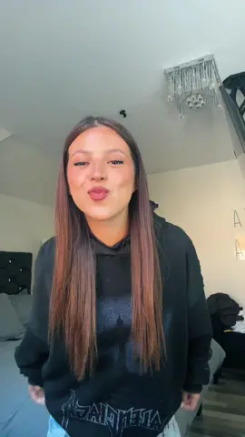 A post by @ignaciaa_antonia on TikTok caption: Comenten la bandera de su país 🇨🇱