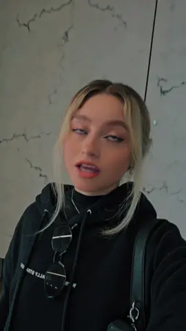 A post by @karolsevillaokay on TikTok caption: BB LA REINA NUNCA SE FUE! 👑 
