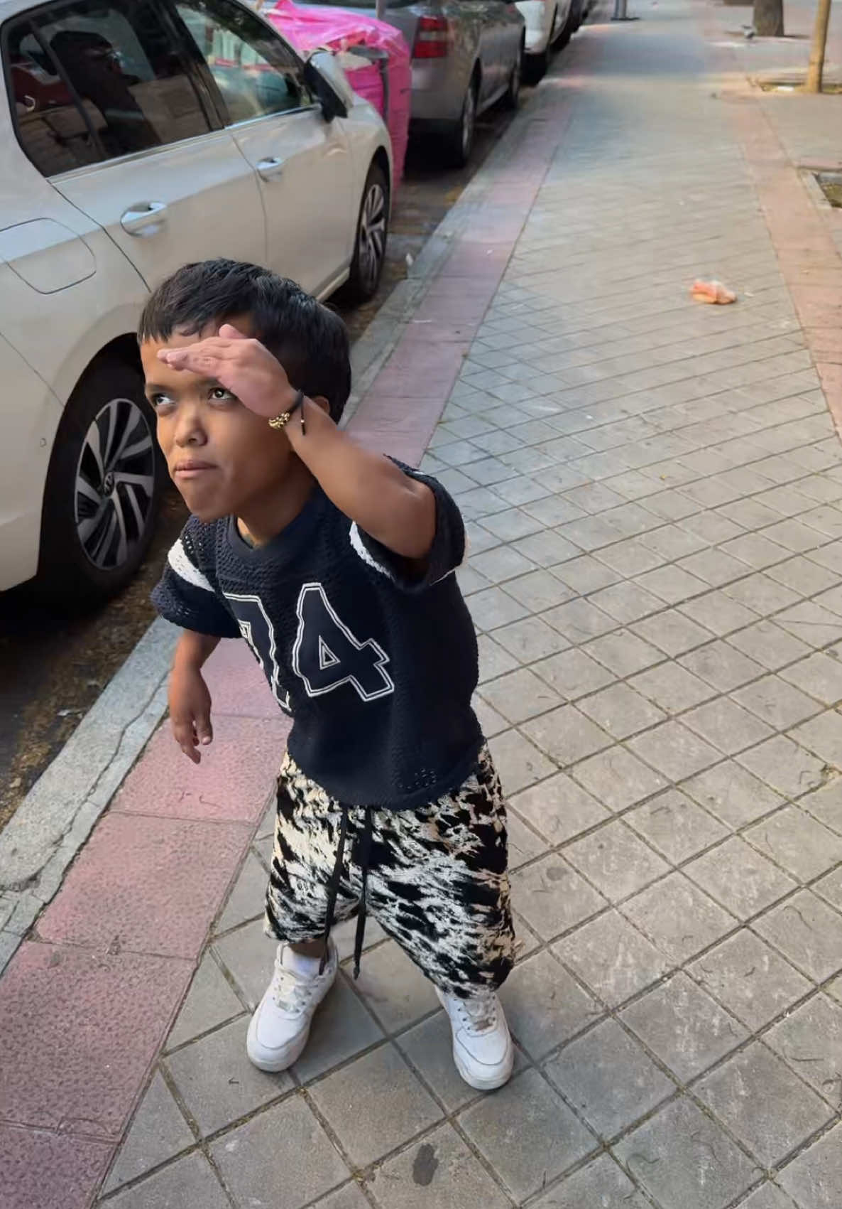 A post by @manolorojitastv on TikTok caption: ☀️ #myketowers #quevedo 