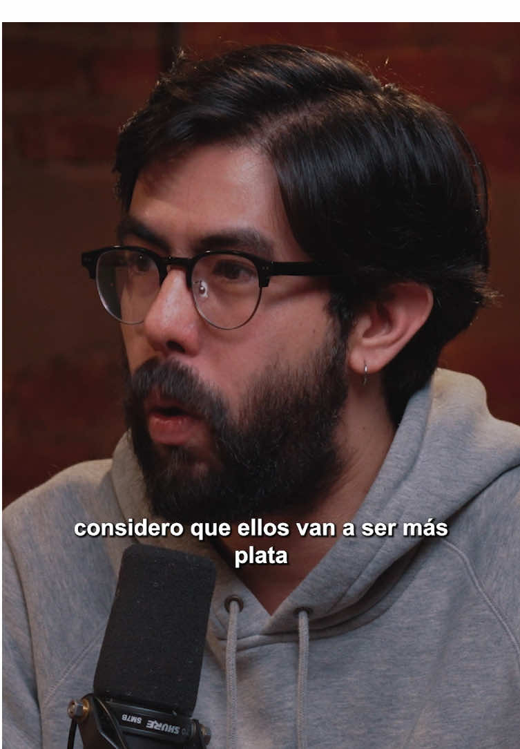 A post by @elcuarticopod on TikTok caption: Análisis de riesgo en la amistad 🤔🤔🤔 #elcuartico #elcuarticopod 