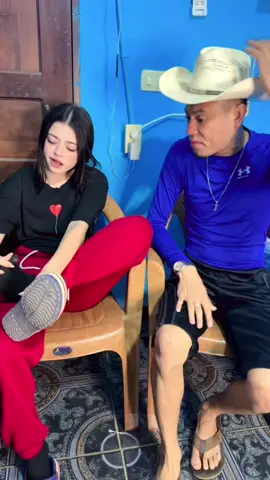 A post by @josuecardona44 on TikTok caption: La flaca me lo dio 😒😂#parati#video#josuecardona44 muchas gracias por tanto apollo mi gente bella Dios me los bendiga 🥺🙏🏻