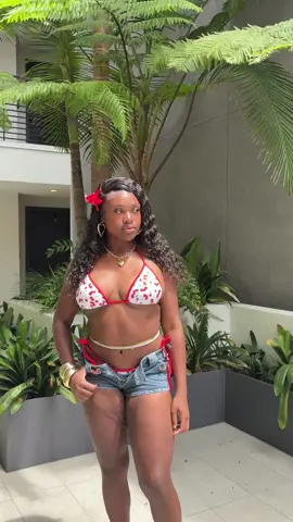 A post by @fannita on TikTok caption: Imma have my hand out all summer 🤭