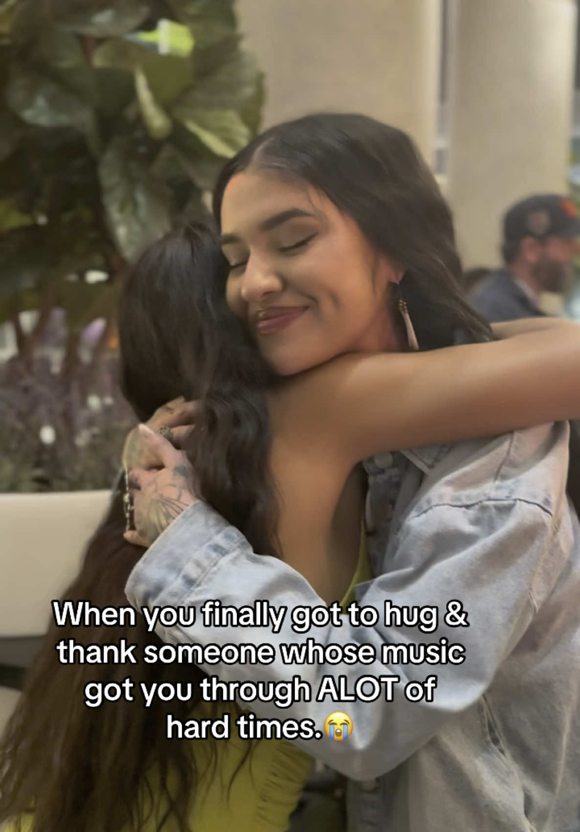 A post by @tiamiscihk on TikTok caption: She’s such an angel 😭😭🩷#indigenous #native #jessiereyez #yessie #music #nativetiktok 