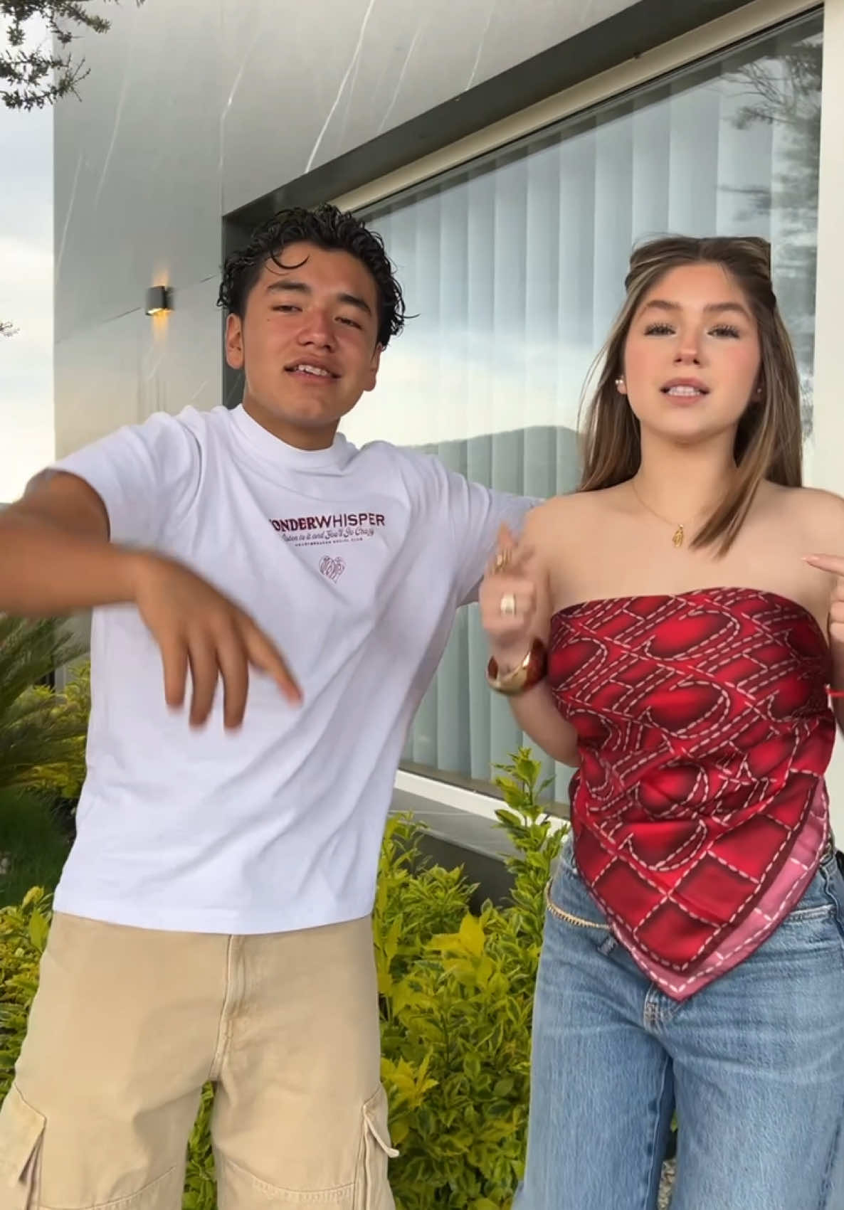 A post by @picusoficiaal on TikTok caption: Etiqueta a la princesa 🍓 con quien vas a grabar MEXA 🇲🇽😎 @Allisson Mía ❤️🔥