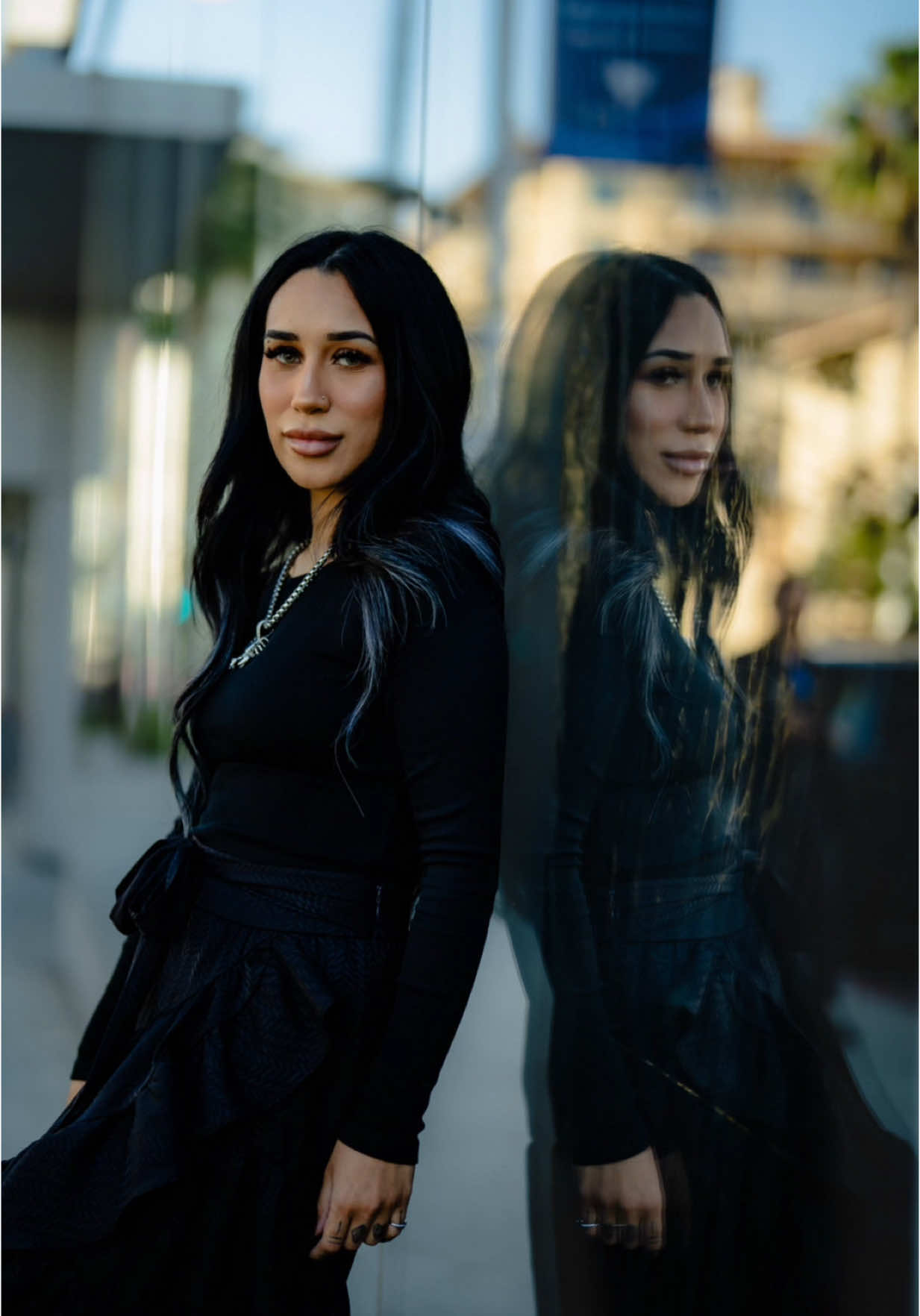 A post by @julio_nyc on TikTok caption: Me encontré a esta chica en las calles de California y le tomé estas hermosas fotos! Déjame en los comentarios que te parece! #julio_nyc #streetphotography #fotografia #losangeles #julio_LA #CapCut 