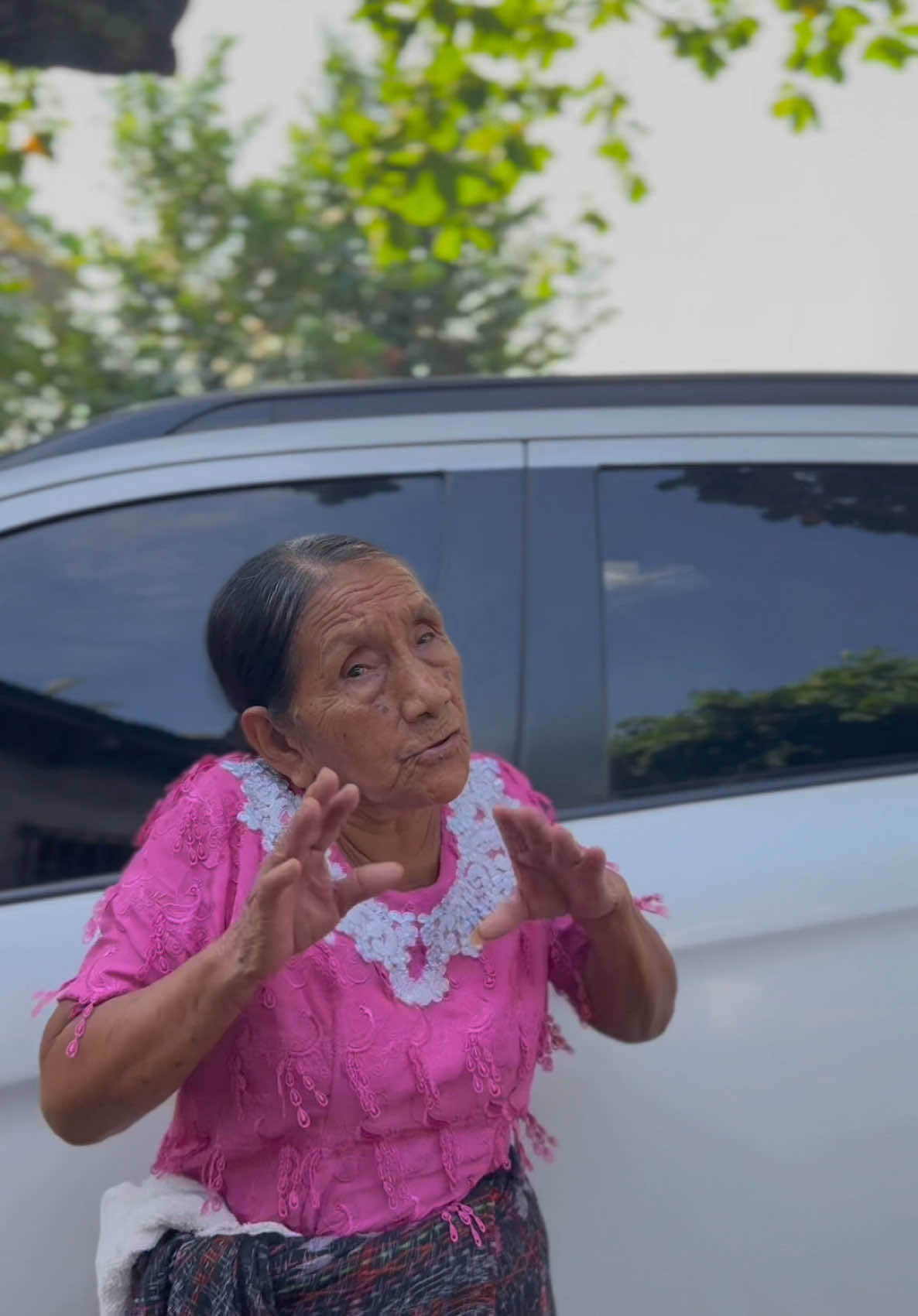 A post by @abuelalita81 on TikTok caption: Ya no es mi novia 😭🤣#humor #news @𝙀𝙡 𝙈𝙤𝙟𝙤𝙟𝙤✅ @Josechu GT👮‍♂️🇬🇹🐛🦋😇 