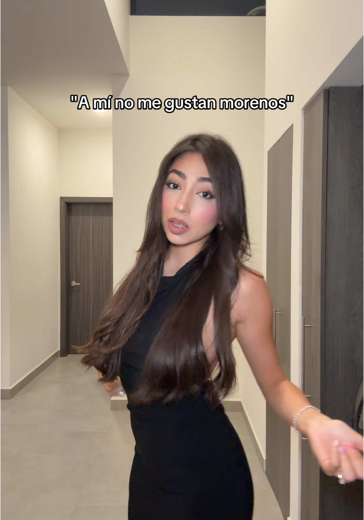 A post by @rosy.salinass on TikTok caption: 🙂‍↕️