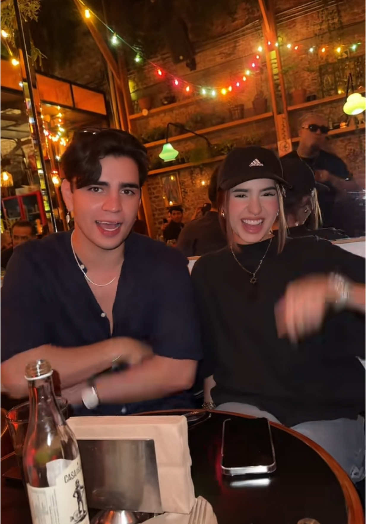A post by @aaronmercury on TikTok caption: Se acuerdan de esto 👀#domelipa #Recuerdos 