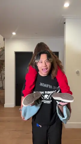 A post by @infamous_wu13 on TikTok caption: @Ale Barnechea🦕 #backpack 
